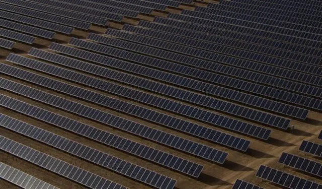 Chinese company to invest $2.5b in world’s largest solar panel factory